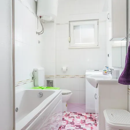 Apartament With Parking Space Seget Donji, - 21374