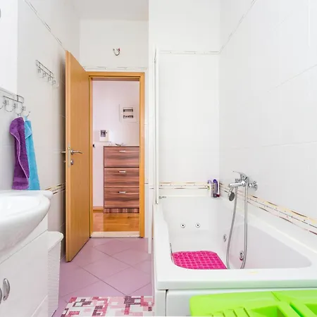 Apartman With Parking Space Seget Donji, - 21374 Trogir