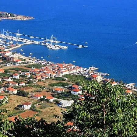 Daire With Parking Space Seget Donji, - 21374 *