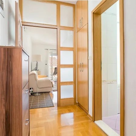 Daire With Parking Space Seget Donji, - 21374