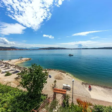 Διαμέρισμα With Parking Space Seget Donji, - 21374 *