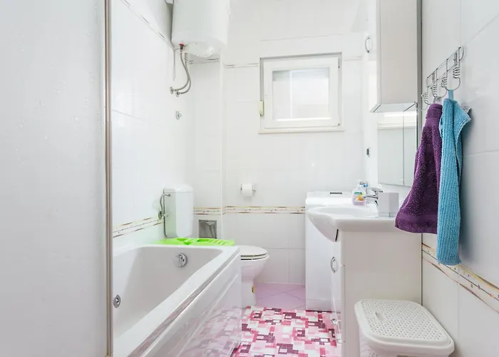 Διαμέρισμα With Parking Space Seget Donji, - 21374