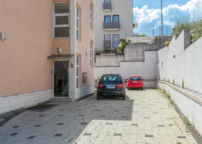 Διαμέρισμα With Parking Space Seget Donji, - 21374